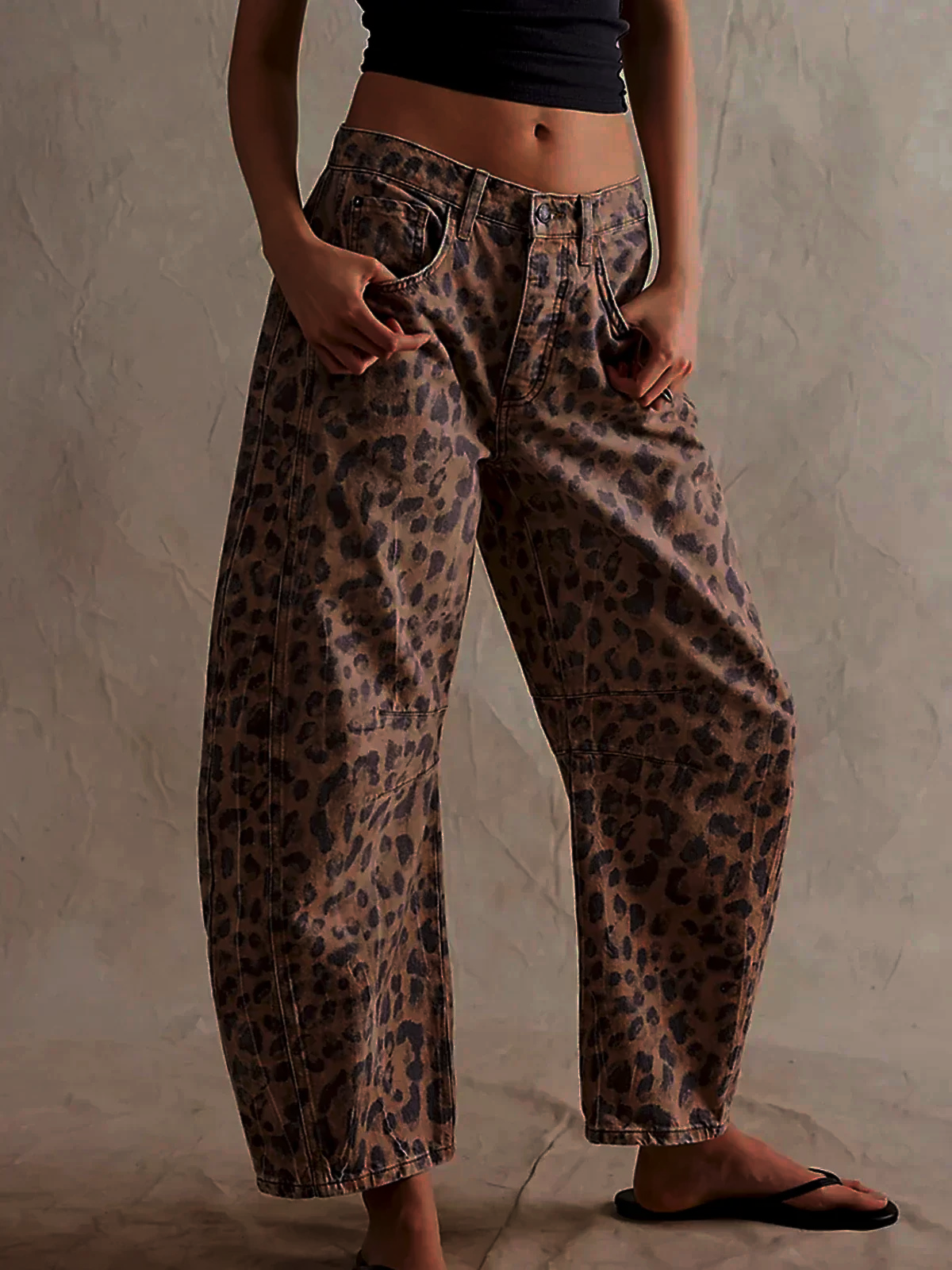 Women's - Barrel Jeans - Leopard Print - Trendy Casual Style for Everyday Wear