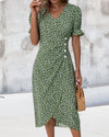 Women's - Chic Dress with Puff Sleeves and V-Neckline