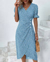Women's - Chic Dress with Puff Sleeves and V-Neckline