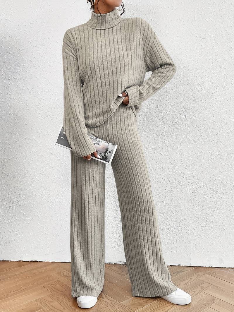 Women' - Two-Piece Set - Turtleneck Sweater & Wide Pants