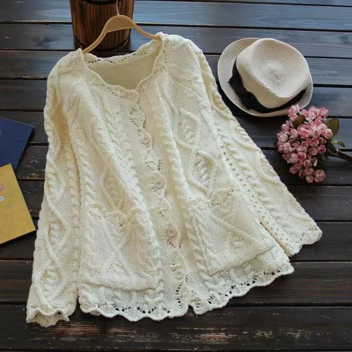 Elegant knitted cardigan with lace accent