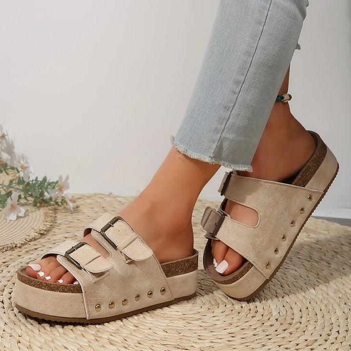 Sandals with double strap and buckle