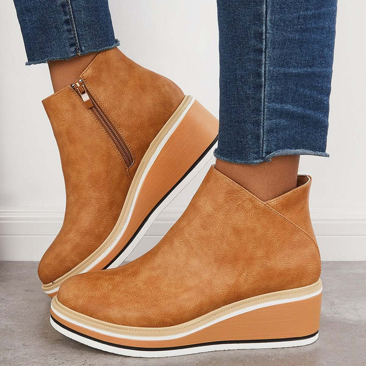 Stylish ankle boots with zip and platform