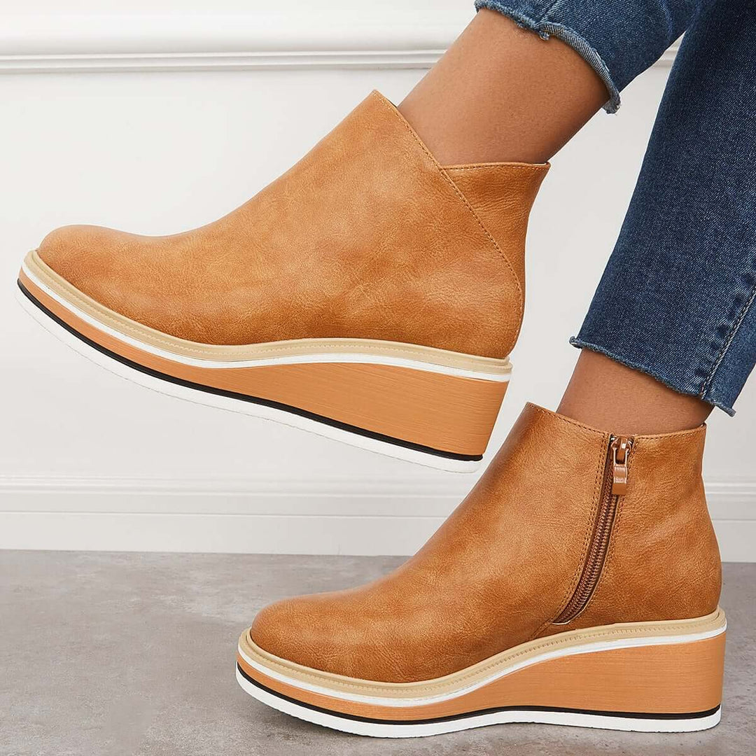 Stylish ankle boots with zip and platform