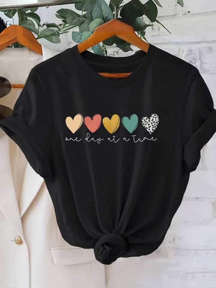 T-shirt with heart letter print and round neckline