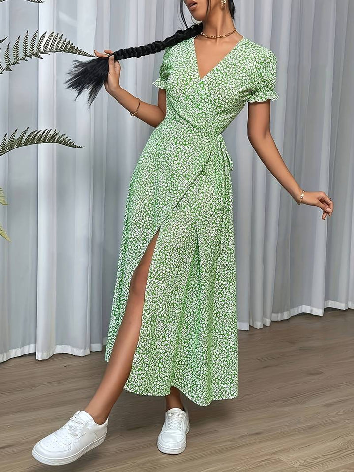 Maxi dress with Refined Floral Design