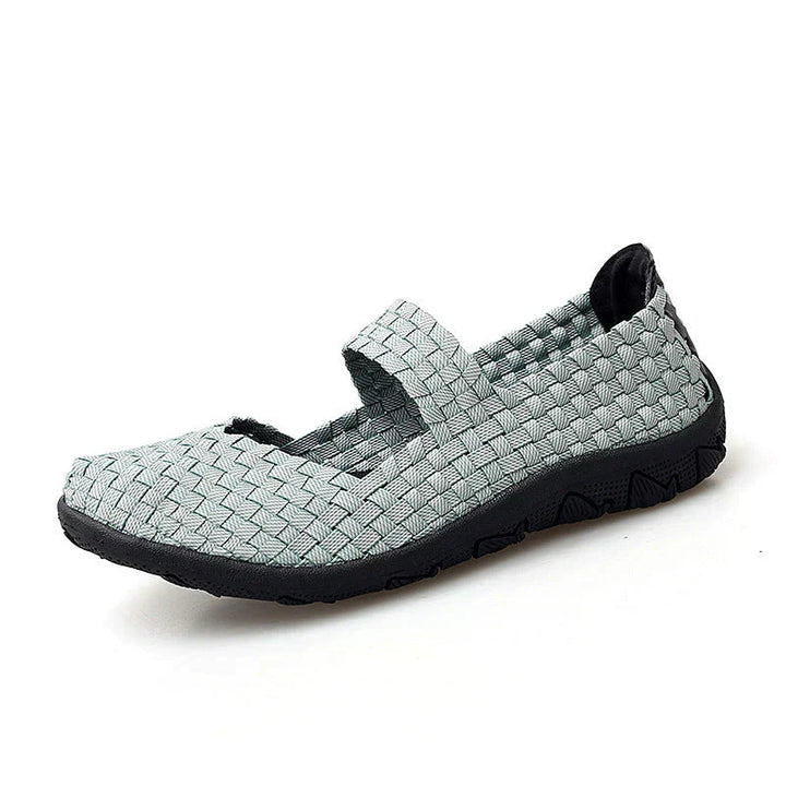 Woven flat slip-on shoes