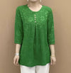 Fashionable, loose-fitting women's blouse with 3/4 sleeves