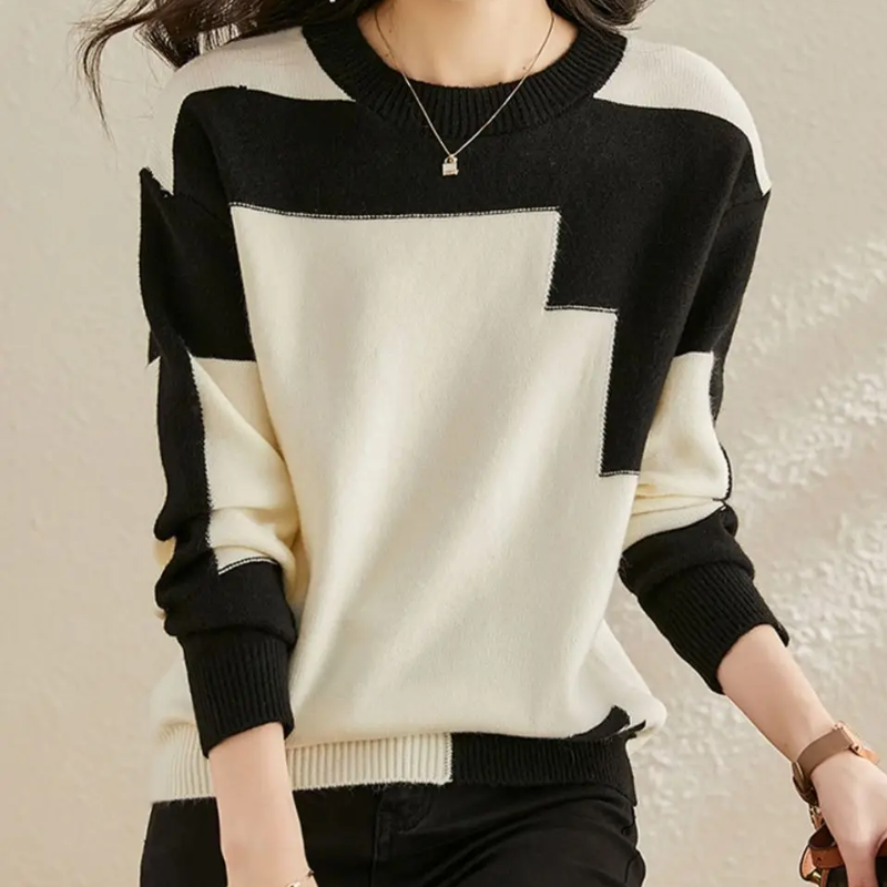 Women's round neck jumper with graphic design, soft knit