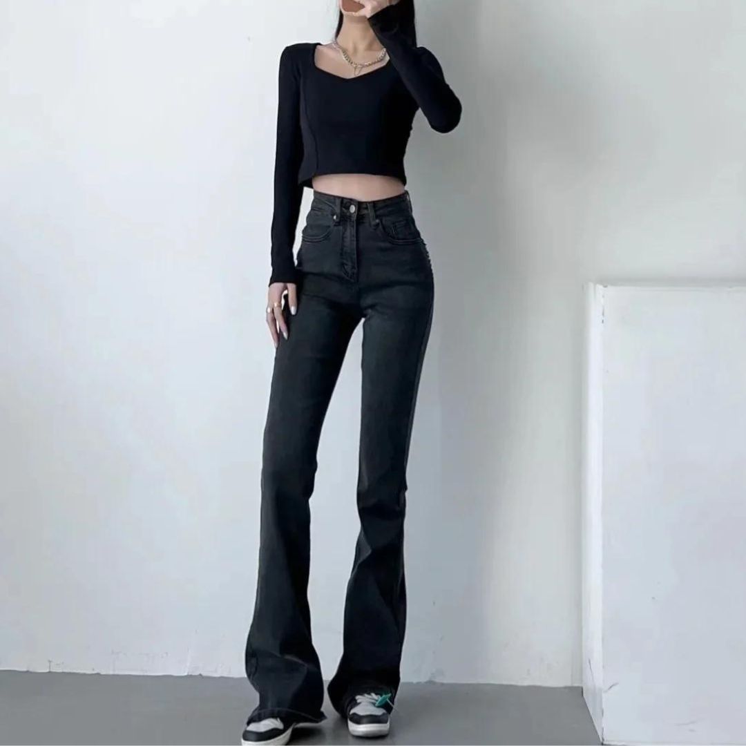 High-waisted jeans with heart fringes