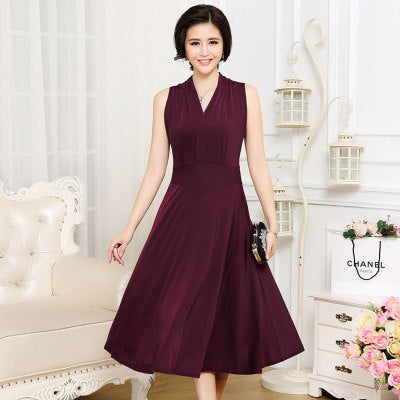 Sleeveless dress in large size for women