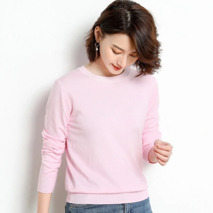 Comfortable lightweight knitted jumper