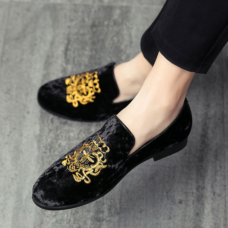 Comfortable casual shoes in Korean style with embroidery