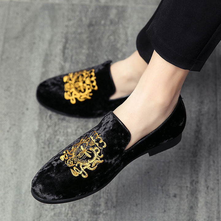 Comfortable casual shoes in Korean style with embroidery