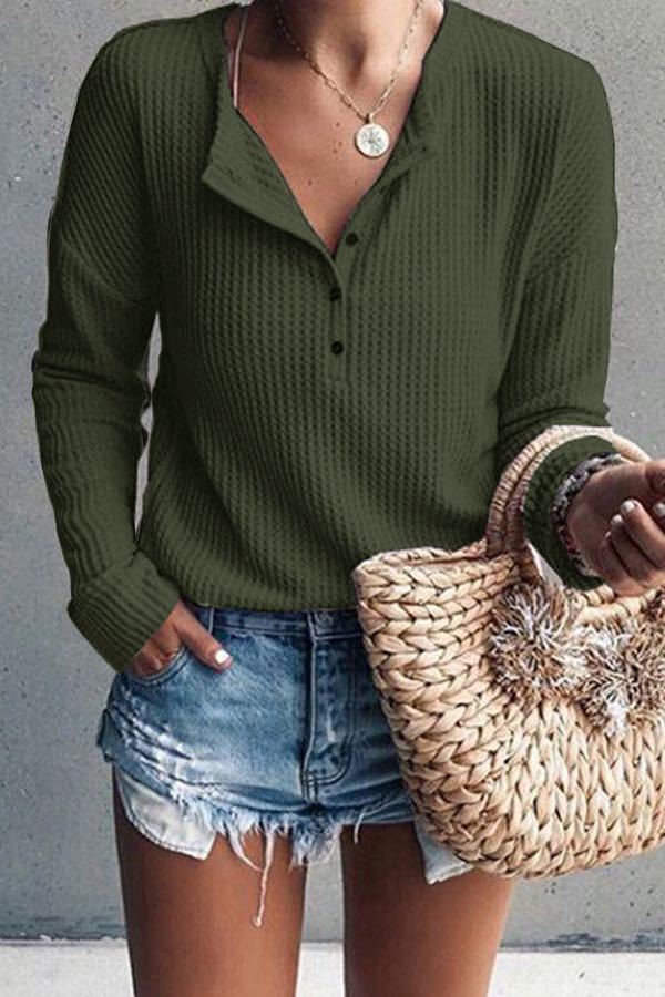 Buttoned blouse with V-neck and long sleeves