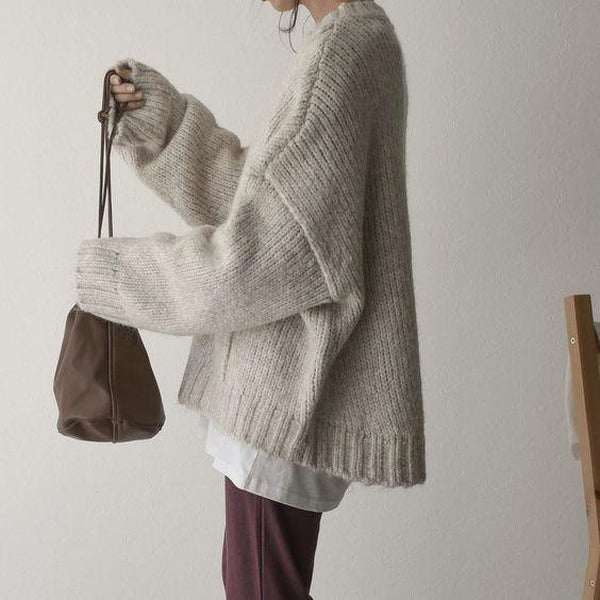 Oversized jumper with ivory-coloured pocket front