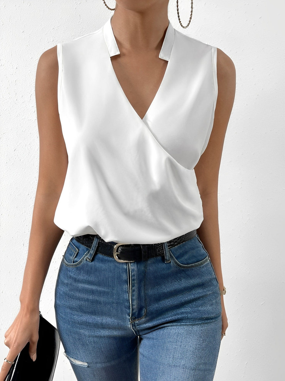 Neckline Sleeveless tops