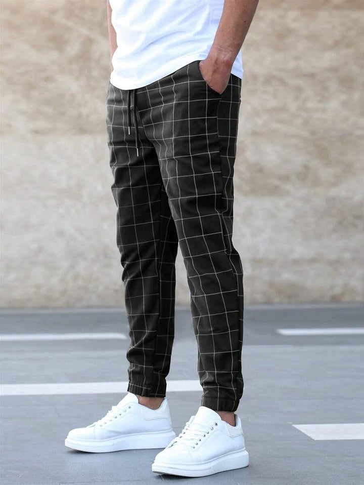 Elegant trousers with grid pattern