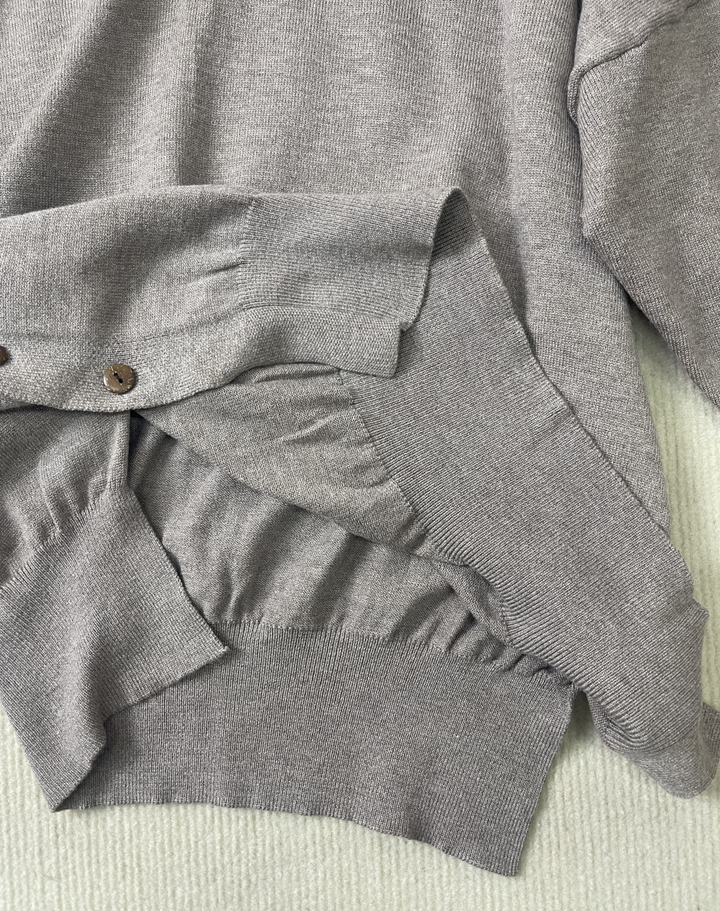 Grey monochrome long-sleeved jumper