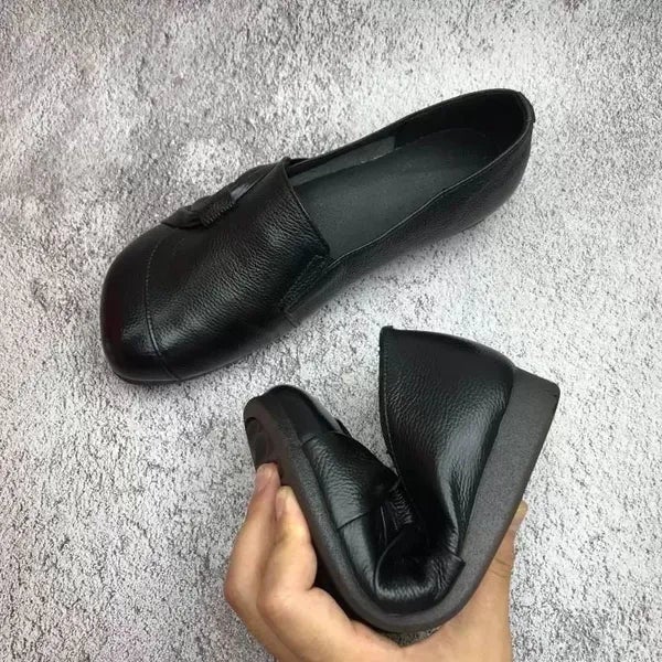 Classic leather shoes with bow