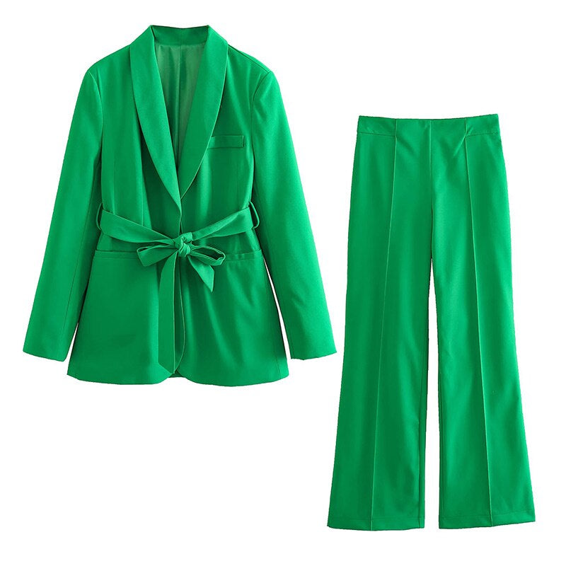 Elegant blazer with belt and matching trousers