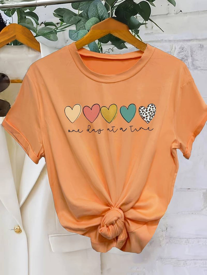 T-shirt with heart letter print and round neckline