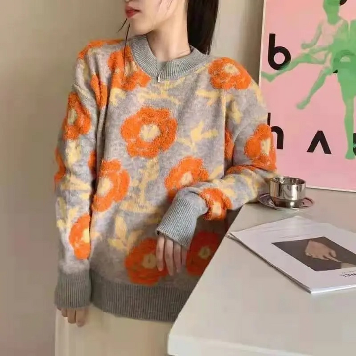 Jumper with floral pattern