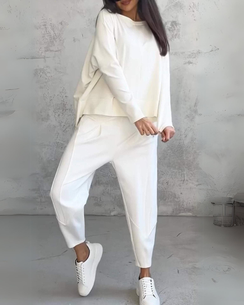 Women's - Elegant Two-Piece Set - Comfortable Fabric - Perfect for Casual or Dressy Occasions