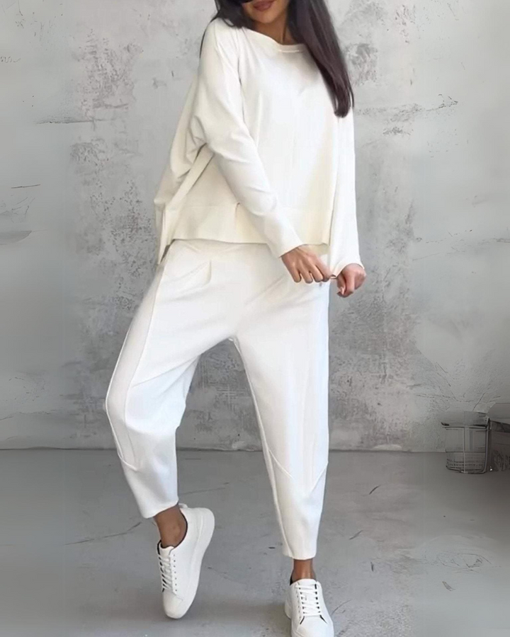 Women's - Elegant Two-Piece Set - Comfortable Fabric - Perfect for Casual or Dressy Occasions