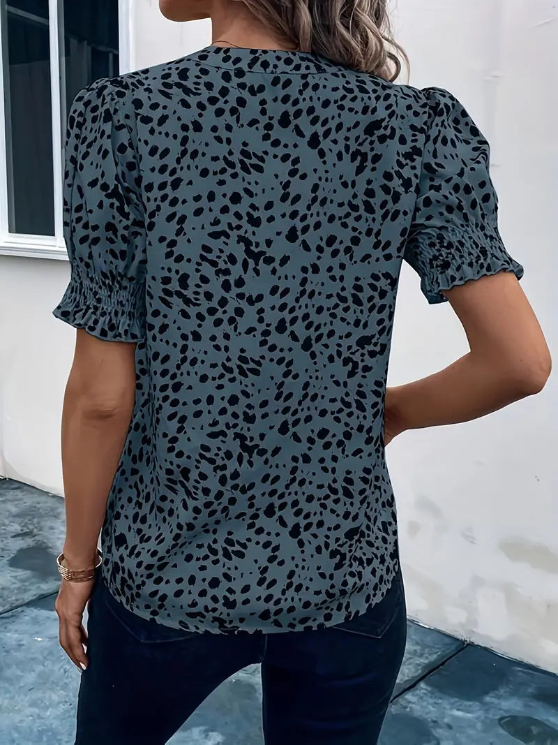 Short-sleeved shirt with printed V-neckline