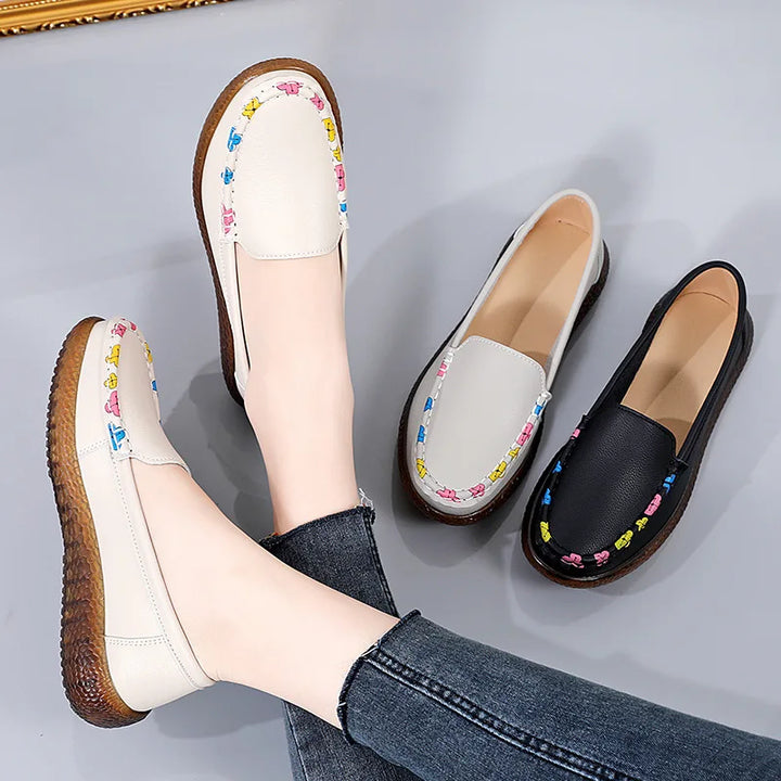 Fashionable leather moccasin flats