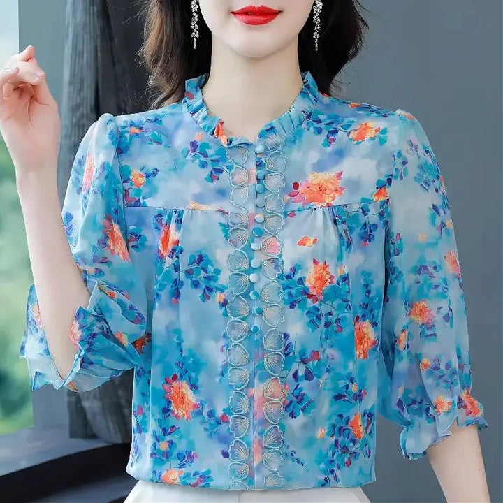 Half-high collar blouse with print and ruffles