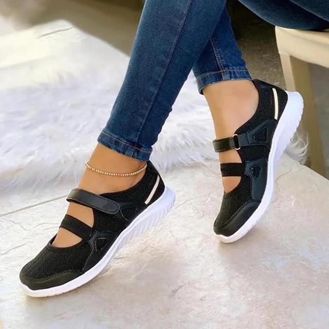 Mesh surface shoes for women