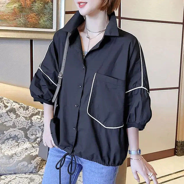 Summer trend Loose-fitting women's jacket in a thin style