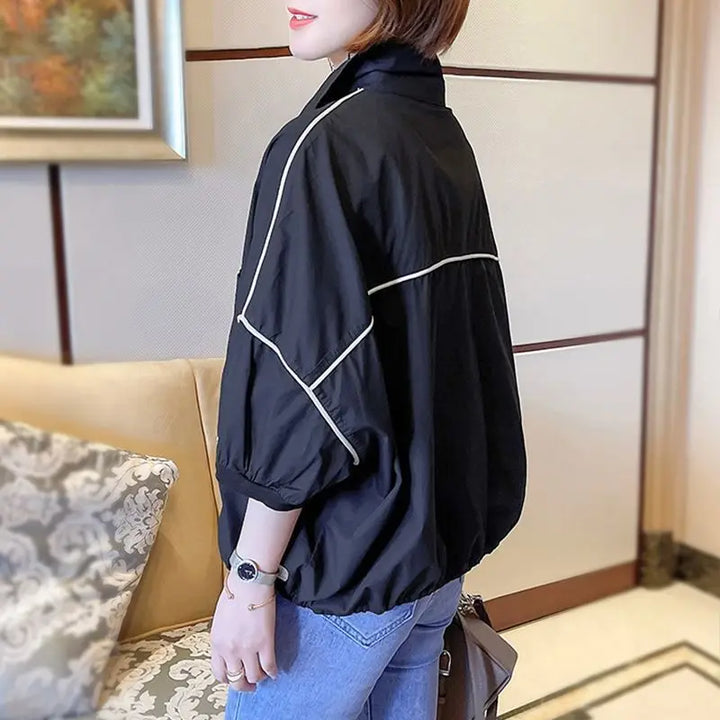 Summer trend Loose-fitting women's jacket in a thin style