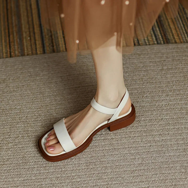 Sandals with low heel