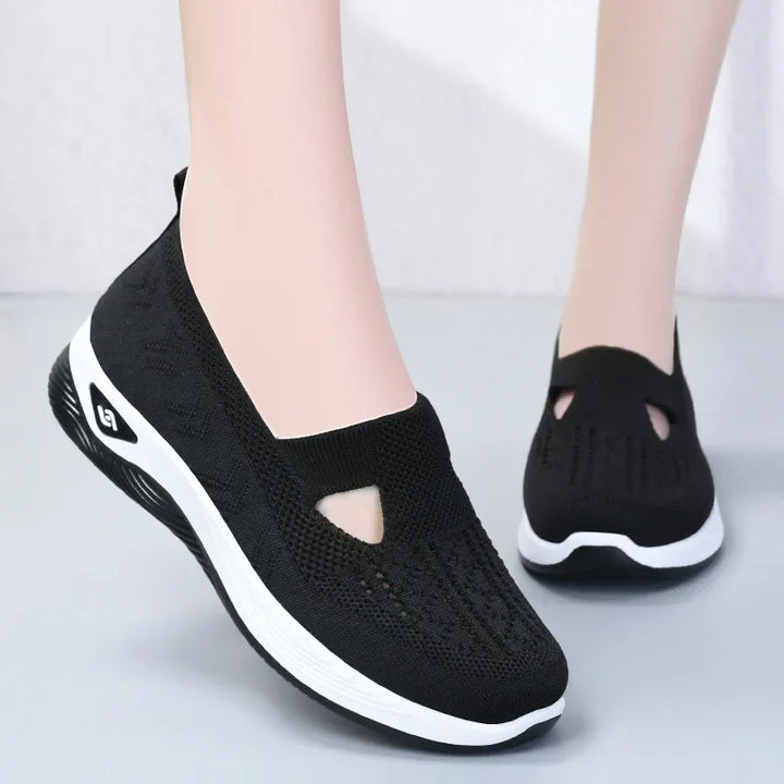 Breathable, hollowed-out, flat shoes with soft soles