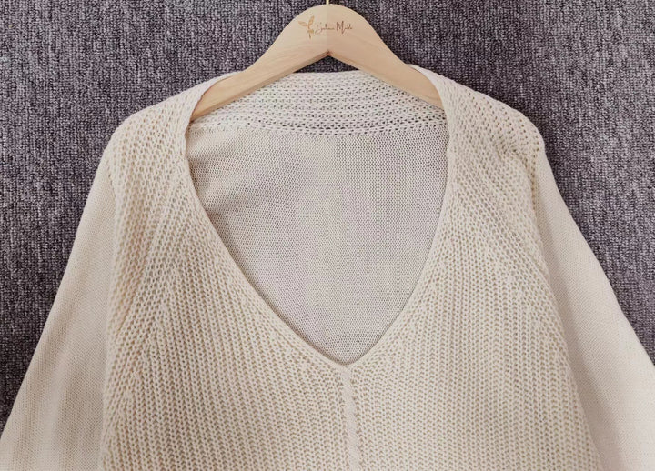 Elegant white single-coloured jumper