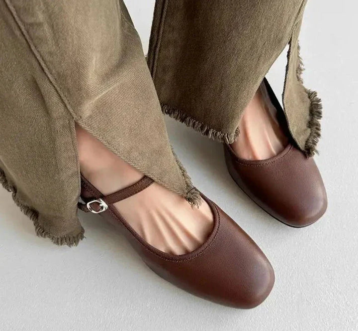 Round toe in genuine leather