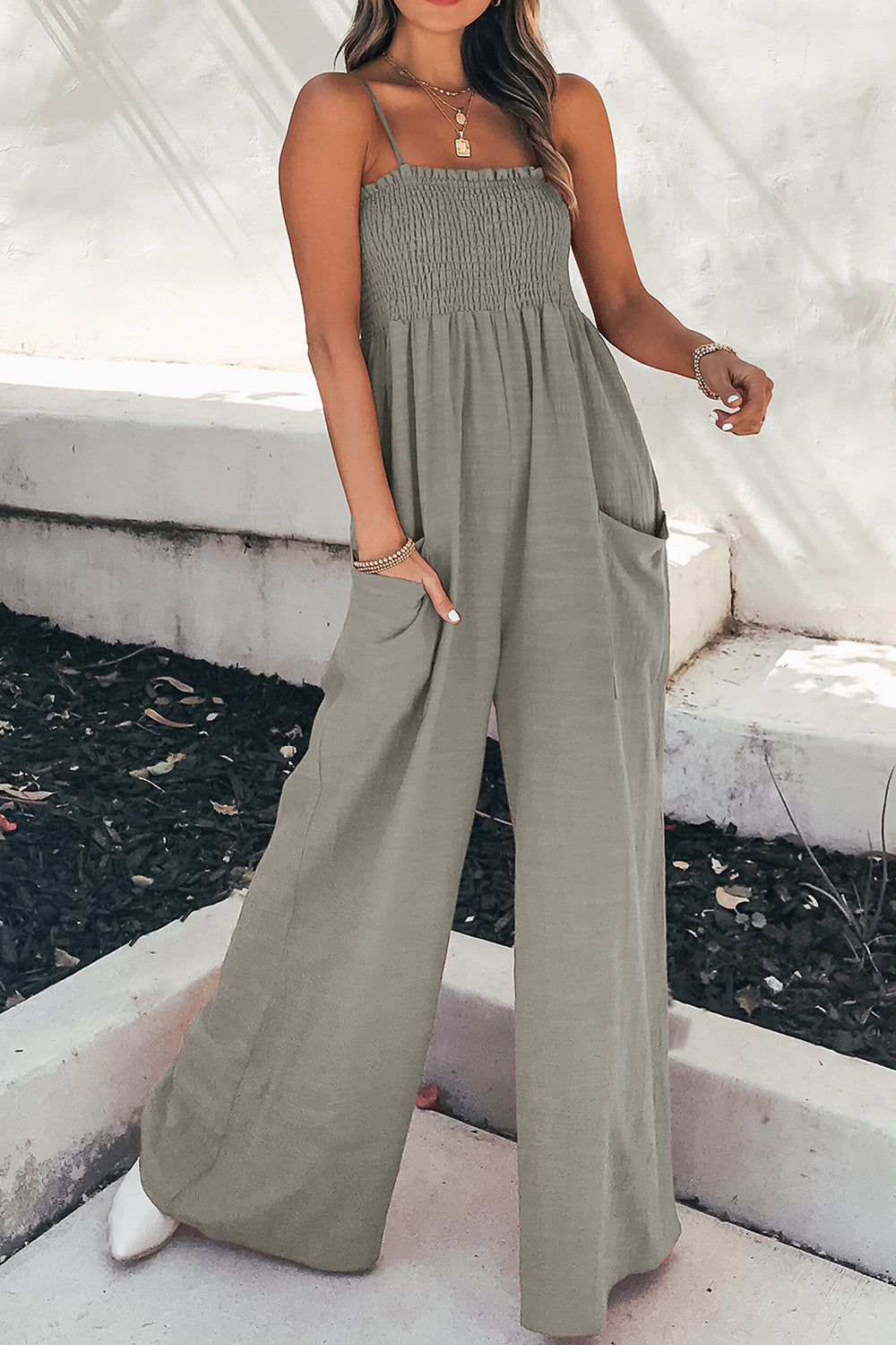 Women's - Sleeveless Summer Jumpsuit - Functional Pockets