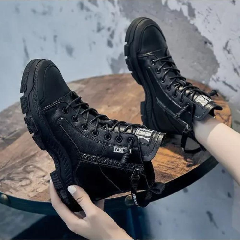 Elegant high-top sneaker boots with zip fastening