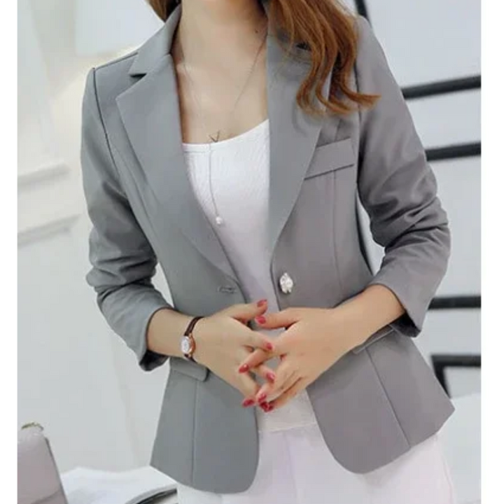 Stylish women's blazer with ankle button fastening