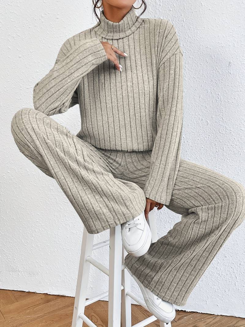 Women' - Two-Piece Set - Turtleneck Sweater & Wide Pants