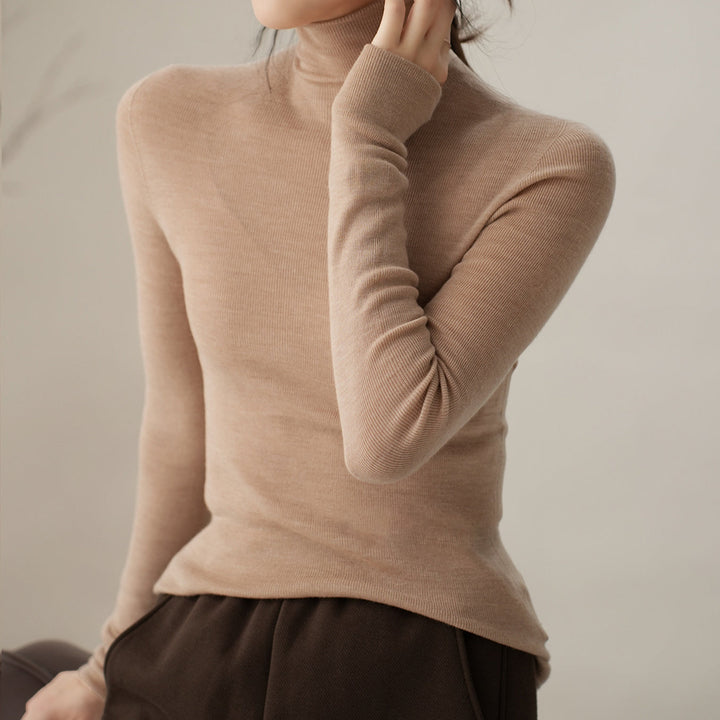 Plain-coloured long-sleeved knitted top with high neckline