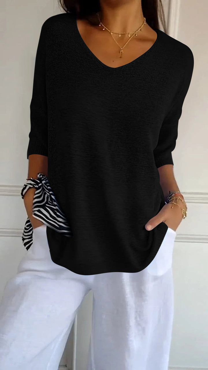 Loose, soft and fashionable jumper for women