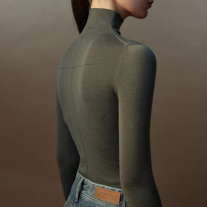 Plain-coloured long-sleeved knitted top with high neckline