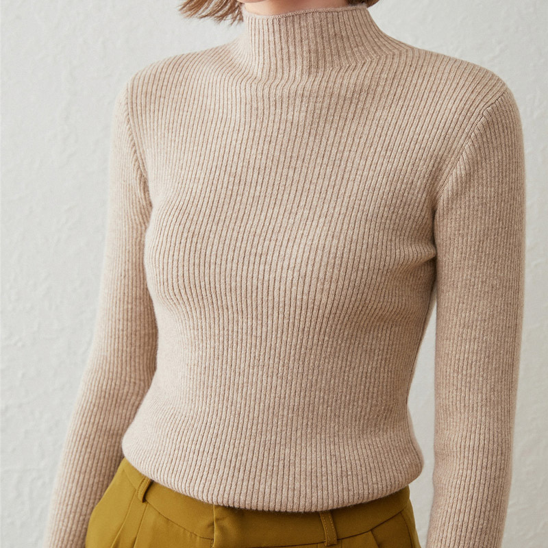 Comfortable Lotus Turtleneck