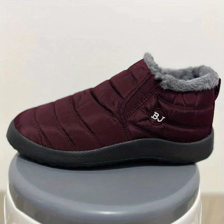 Elegant snow boots for stylish warmth