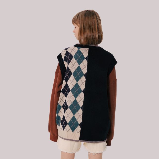 Colour-block knitted waistcoat with diamond pattern