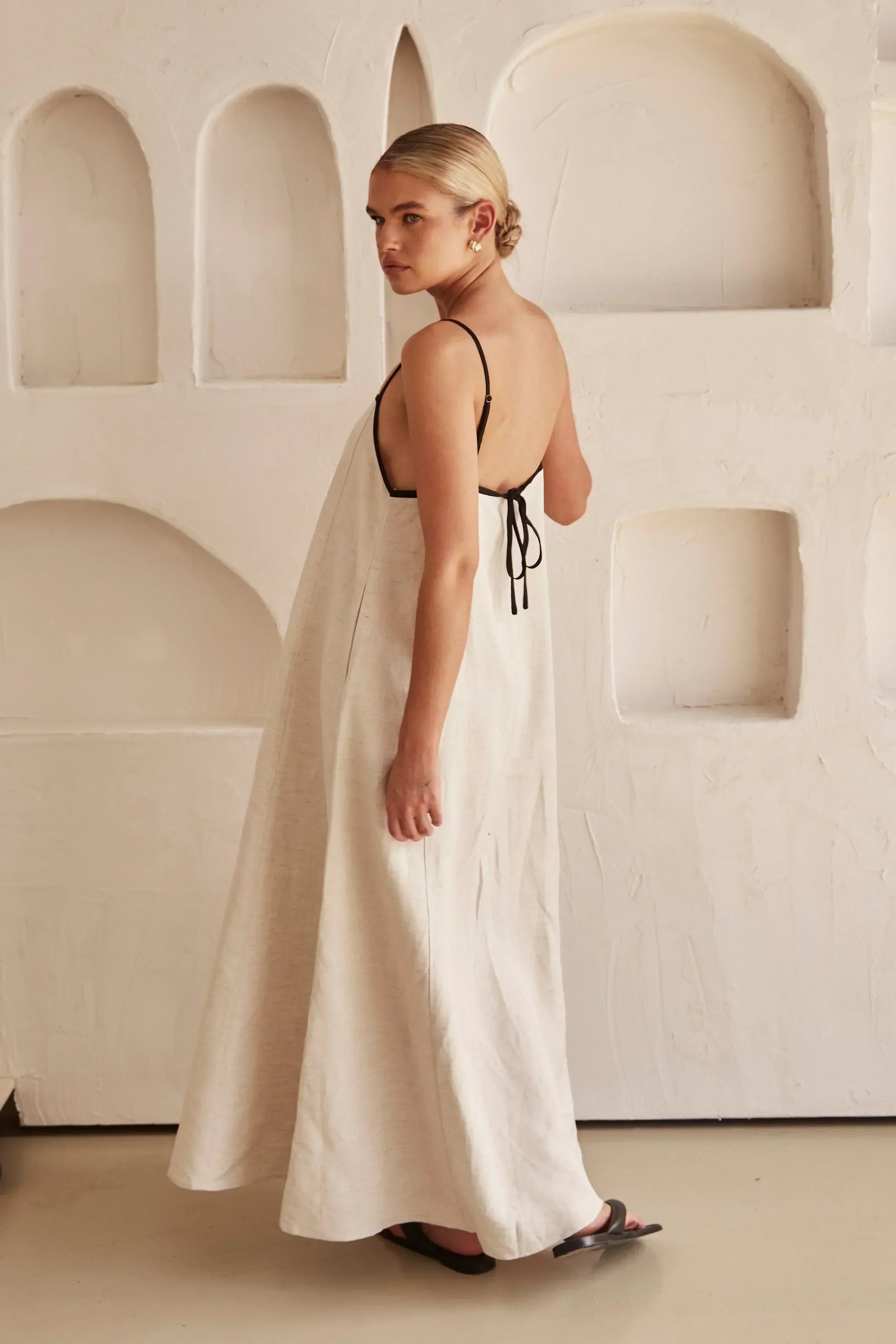 Women's - Minimalist Maxi Dress – Spaghetti Straps – Elegant Fashion